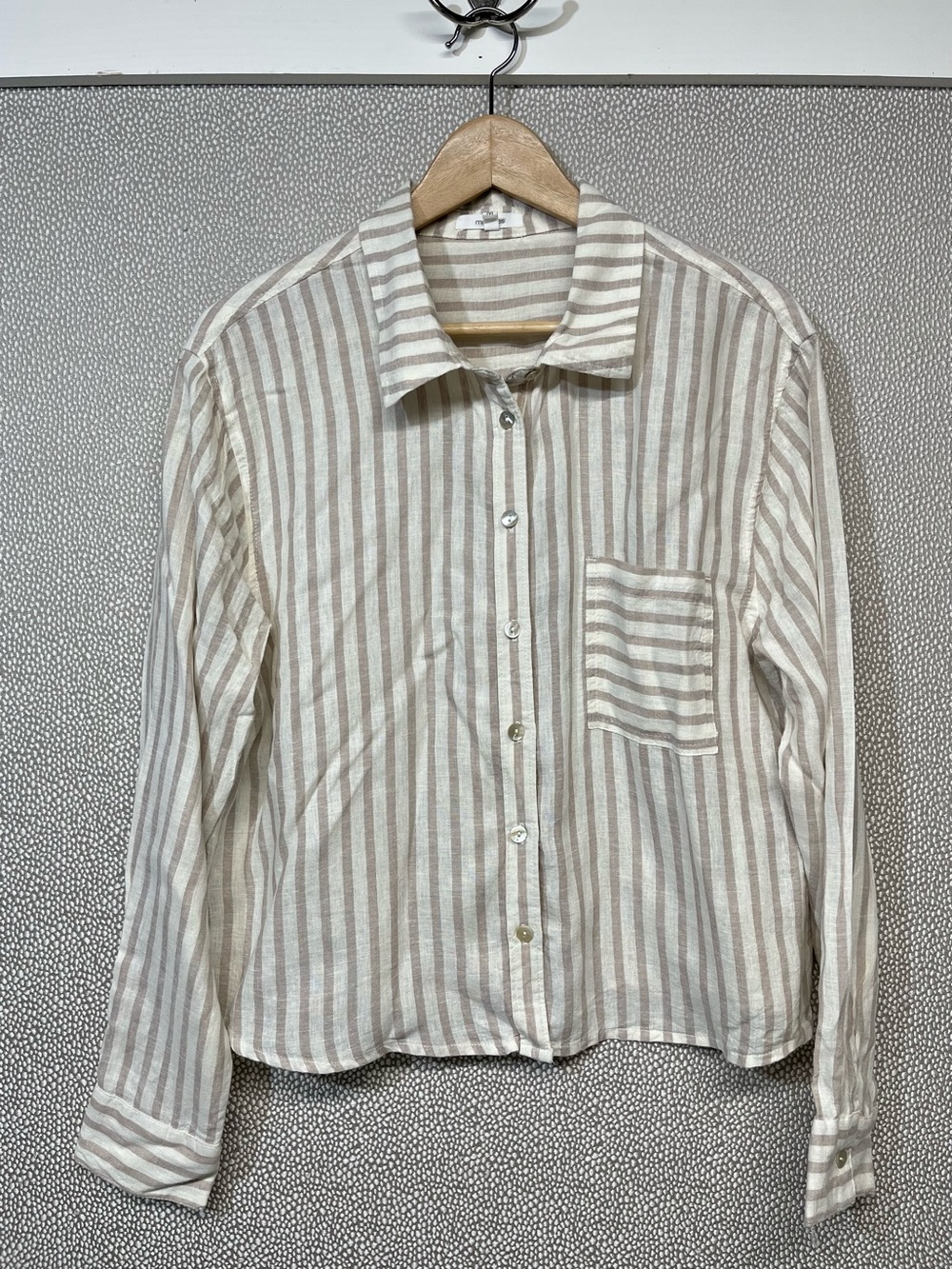 M Maurices Cropped Striped Beige & White Button-Up Shirt Linen